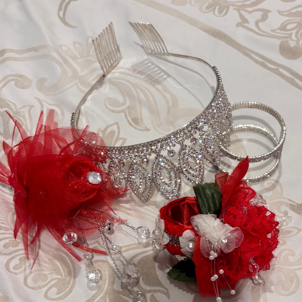 Elegant Red Quince Set